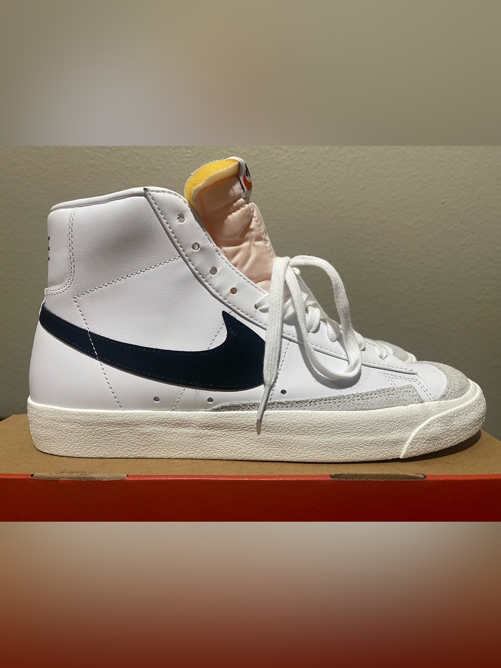 New Nike White High-Top Vintage Sneakers Sz 12W | 10.5M
